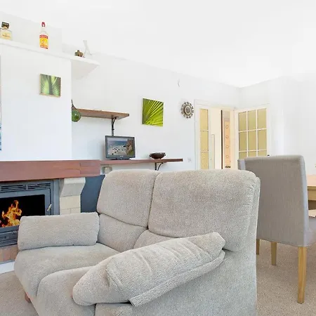 Apartment- Roc Pl. *