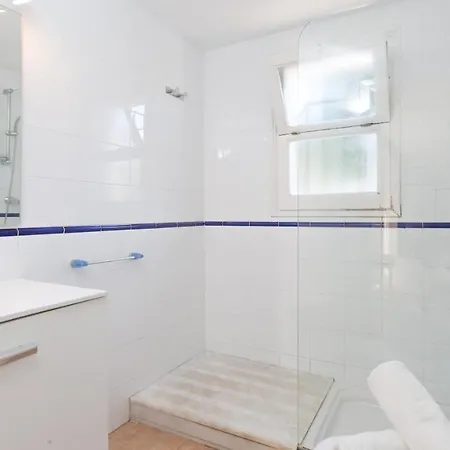 Apartment- Roc Pl. *